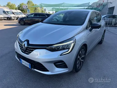 Usata Renault Clio V Techno 91 CV (66 kW) 2023 Grigio Berlina
