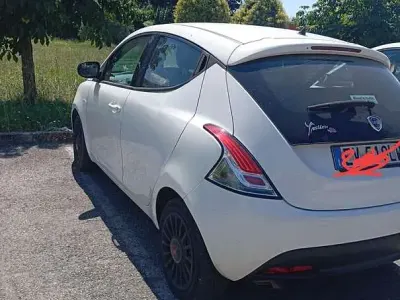 Usata Lancia Ypsilon S 95 CV (69 kW) 2014 Bianco Utilitaria