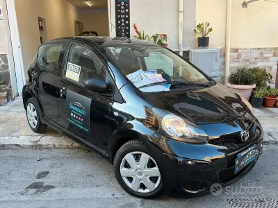 Usata Toyota Aygo 68 CV (50 kW) 2010 Nero Utilitaria
