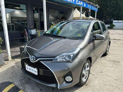 Usata Toyota Yaris Hybrid Active 75 CV (55 kW) 2016 Grigio Berlina