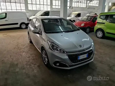 Gebraucht Peugeot 208 Allure 82 PS (60 kW) 2018 Grau Kleinwagen