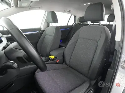 Usata VW Golf VIII Life 150 CV (110 kW) 2022 Argento riflesso Berlina
