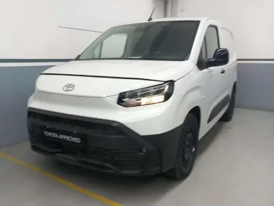 Begagnad Toyota Proace City City 100 kW (136 HK) 2024 Vit Minibuss