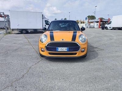 Usata Mini Cooper D 116 CV (85 kW) 2017 Arancione Utilitaria