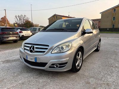 Usata Mercedes B180 Premium 109 CV (80 kW) 2011 Grigio Monovolume