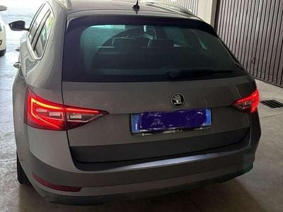 Grigio Usata 2017 Skoda Superb Executive Station wagon | 13.800 € (Ottimo prezzo)