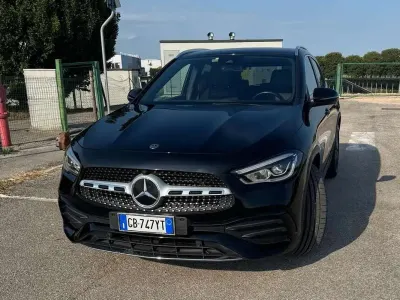 Usata Mercedes GLA200 Premium 163 CV (119 kW) 2020 Nero SUV