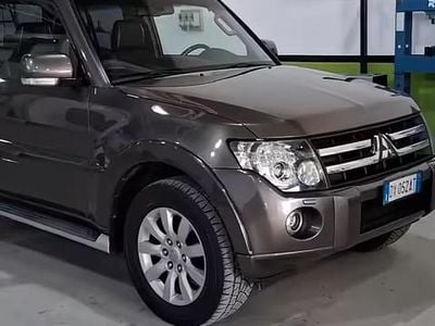 Usata Mitsubishi Pajero Instyle 200 CV (147 kW) 2011 Marrone SUV