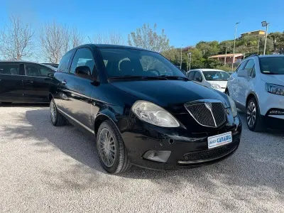 Usata Lancia Ypsilon 60 CV (44 kW) 2010 Nero Utilitaria