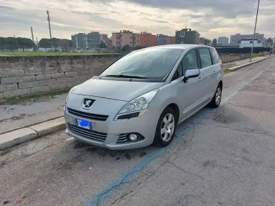 Usata Peugeot 5008 109 CV (80 kW) 2011 Monovolume