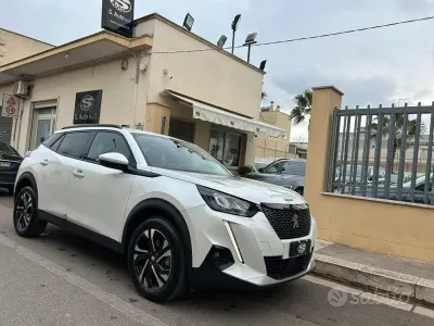 Usata Peugeot 2008 Allure 102 CV (75 kW) 2020 Bianco SUV