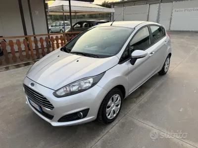 Usata Ford Fiesta 80 CV (58 kW) 2014 Grigio Utilitaria