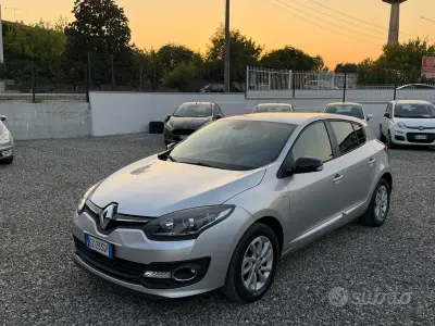 Usata Renault Mégane III LIMITED 110 CV (80 kW) 2015 Grigio Berlina