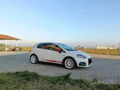Usata Abarth Grande Punto 155 CV (114 kW) 2010 Bianco Utilitaria