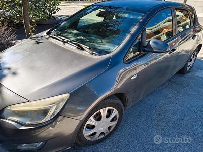 Usata Opel Astra 60 CV (44 kW) 2011 Grigio Berlina