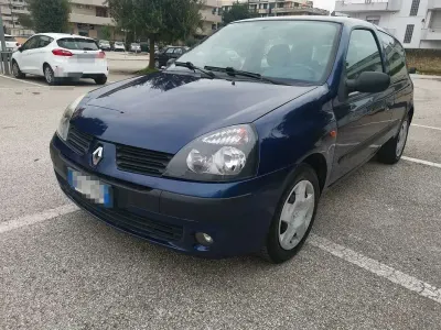Usata Renault Clio II 75 CV (55 kW) 2001 Blu/azzurro Berlina
