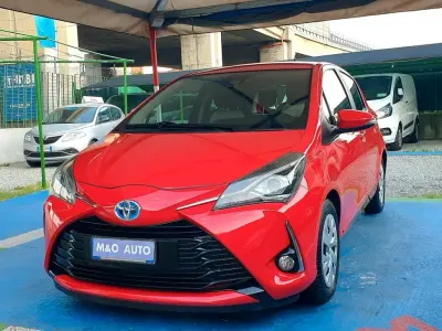 Usata Toyota Yaris Hybrid Active 73 CV (53 kW) 2018 Rosso Berlina