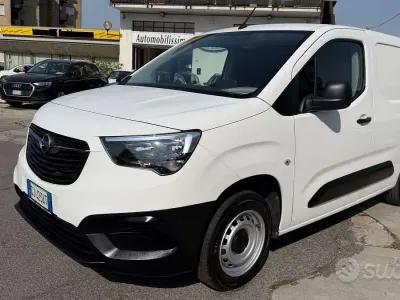 Usata Fiat Doblò 101 CV (74 kW) 2022 Bianco Monovolume
