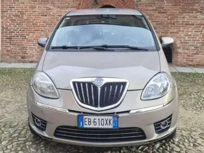 Usata Lancia Musa S 95 CV (69 kW) 2010 Grigio Monovolume