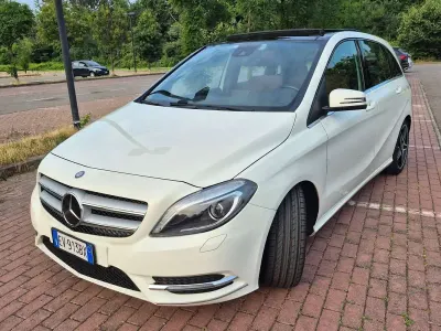 Usata Mercedes B180 Executive 109 CV (80 kW) 2014 Bianco Utilitaria