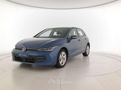 Usata VW Golf VIII Life 116 CV (85 kW) 2025 Anemone blue metallizzato Berlina