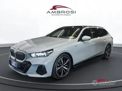 Usata BMW 520 M Sport 190 CV (139 kW) 2024 Grigio Station wagon