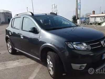 Usata Dacia Sandero Stepway 90 CV (66 kW) 2016 Grigio Berlina