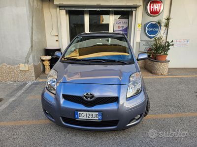 usata Toyota Yaris 1.3 benzina 5 p automatica