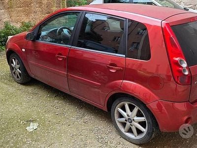 Usata Ford Fiesta 2007 Rosso Berlina