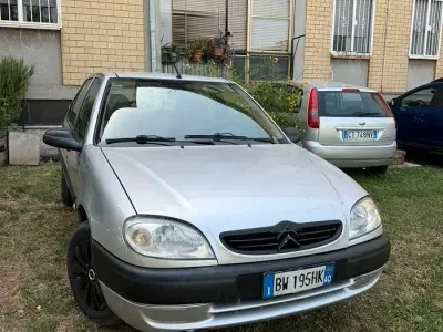 Usata Citroën Saxo 57 CV (41 kW) 2001 Grigio Utilitaria
