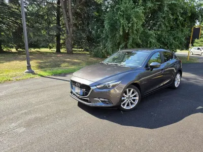 Usata Mazda 3 Exceed 105 CV (77 kW) 2017 Grigio Berlina