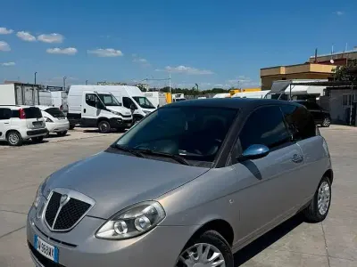 Usata Lancia Ypsilon 60 CV (44 kW) 2009 Grigio Utilitaria