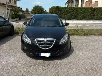 Usata Lancia Delta 120 CV (88 kW) 2011 Utilitaria