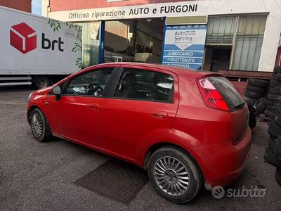 Usado Fiat Punto 65 CV (47 kW) 2007 Rojo Utilitario