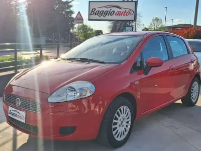 Usata Fiat Grande Punto 75 CV (55 kW) 2009 Rosso pastello Utilitaria