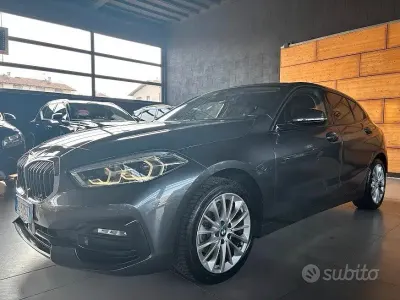 Usata BMW 118 Sport Line 136 CV (100 kW) 2021 Grigio Utilitaria