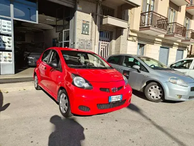 Usata Toyota Aygo 68 CV (50 kW) 2010 Rosso Utilitaria