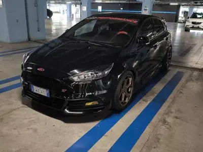 Usata Ford Focus ST 250 CV (183 kW) 2016 Nero Berlina