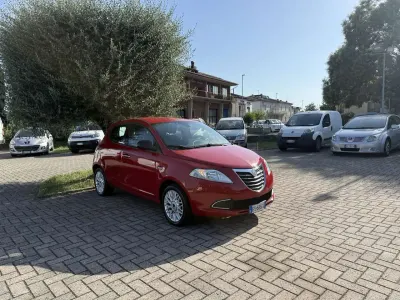 Usata Lancia Ypsilon Gold 69 CV (50 kW) 2014 Rosso Utilitaria