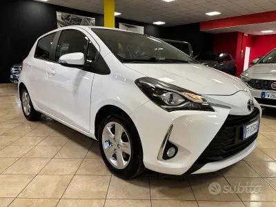 Usata Toyota Yaris 69 CV (50 kW) 2018 Bianco Berlina