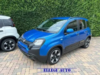 Nuova Fiat Panda Cross Cross 69 CV (50 kW) 2025 Azzurro italia Utilitaria