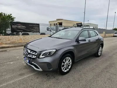 Usata Mercedes GLA180 Business 109 CV (80 kW) 2018 Grigio SUV