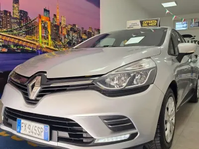 Usata Renault Clio IV Life 90 CV (66 kW) 2019 Argento Berlina