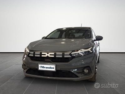 Usata Dacia Sandero Comfort 101 CV (74 kW) 2022 Grigio piombo Berlina