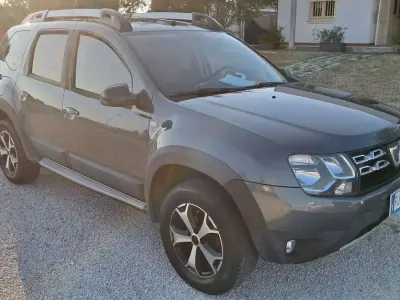 Usata Dacia Duster Lauréate 114 CV (83 kW) 2017 Grigio SUV