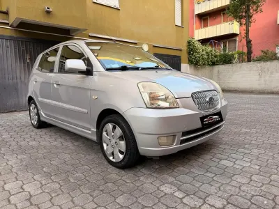 Usata Kia Picanto 64 CV (47 kW) 2004 Grigio Utilitaria