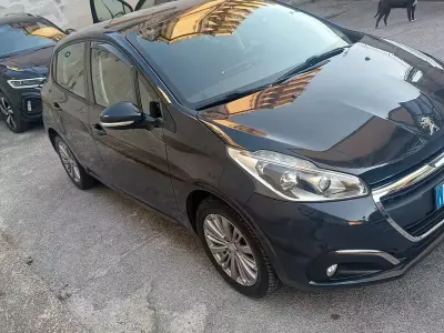 Usata Peugeot 208 Active 82 CV (60 kW) 2018 Grigio Utilitaria