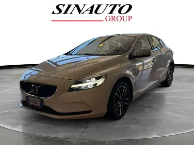 Usata Volvo V40 Momentum 122 CV (89 kW) 2019 Other Utilitaria