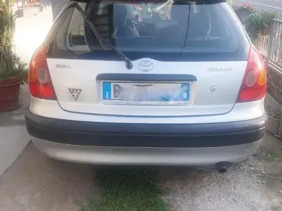 Usata Toyota Corolla 97 CV (71 kW) 2000 Grigio Berlina