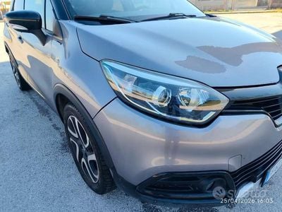 Usata Renault Captur 90 CV (66 kW) 2016 Grigio SUV
